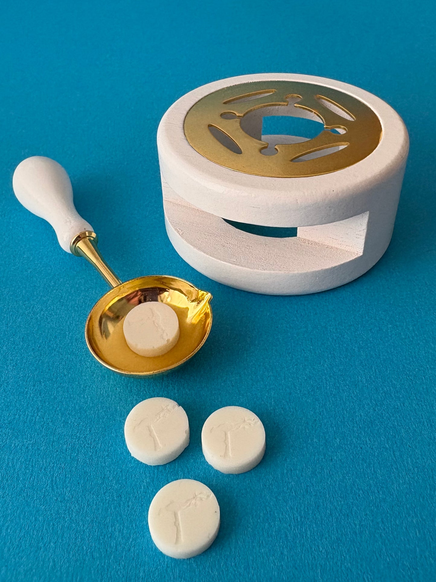 Wax stove & spoon white